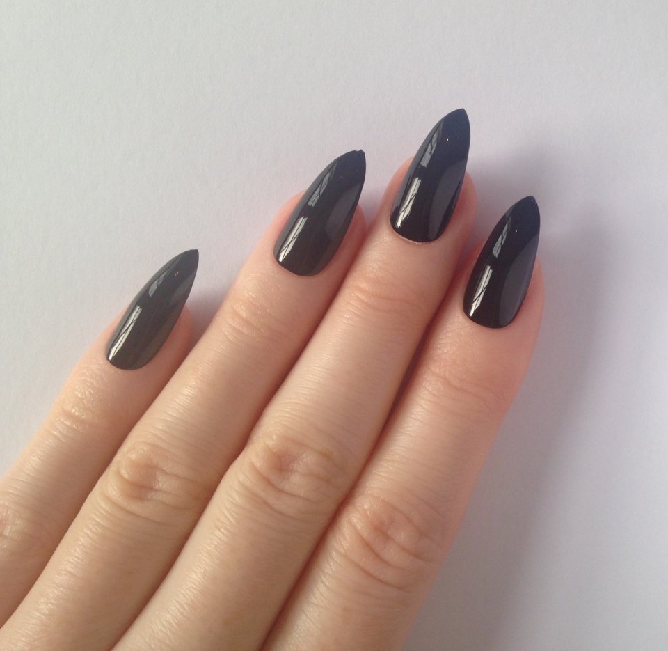 Черные ногти