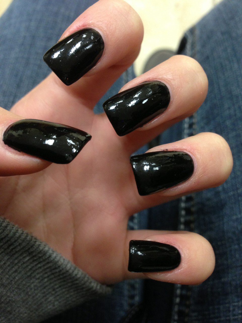 Черные глянцевые ногти