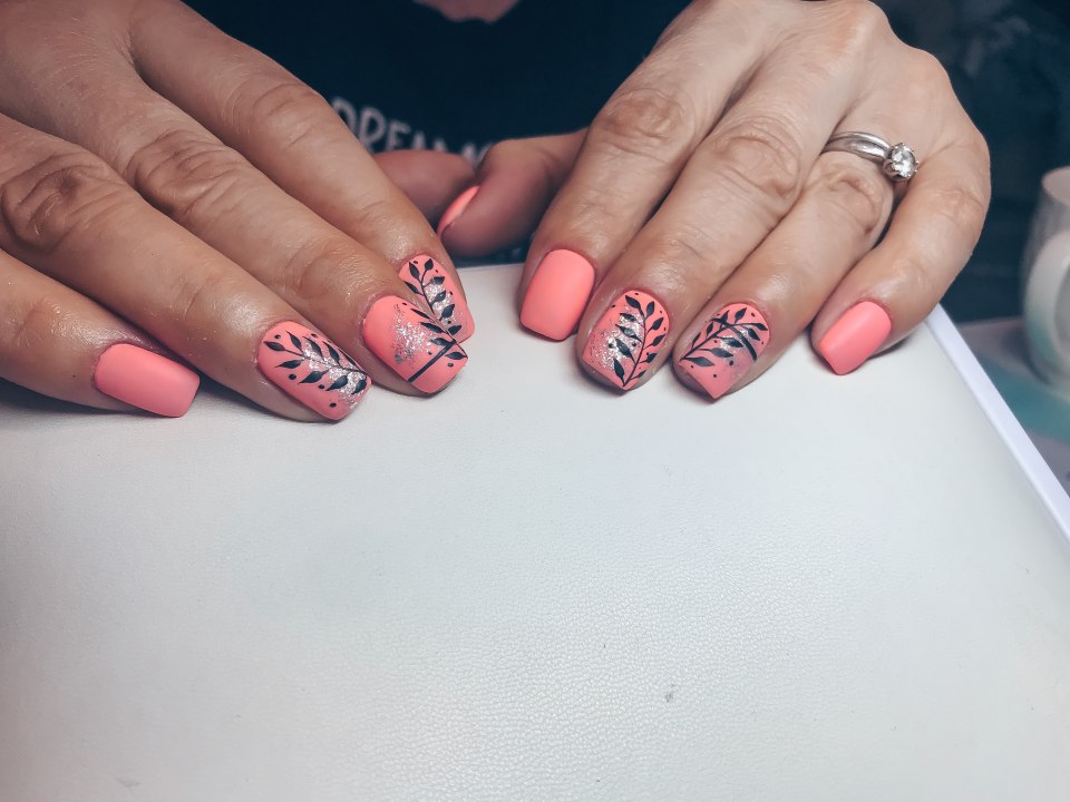 Маникюр с цветочками