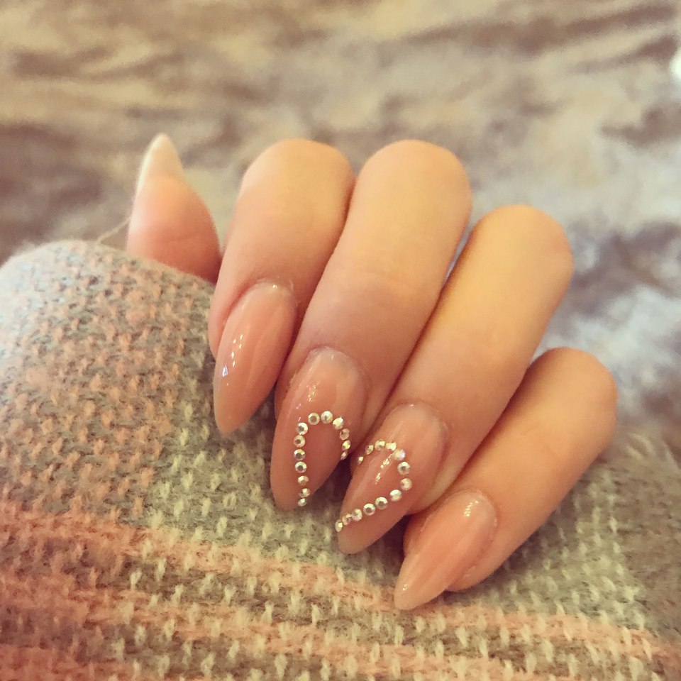 Нарощенные ногти бежевые