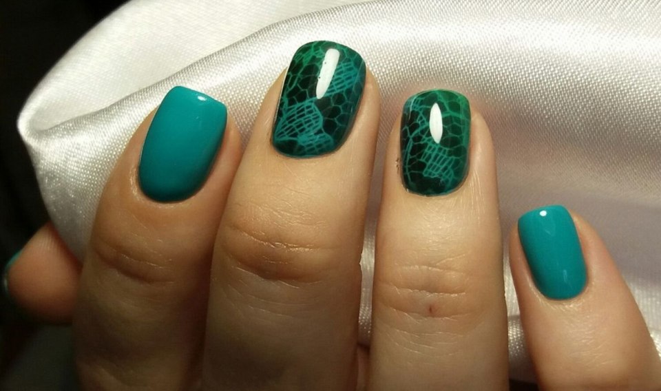 Сине-зеленый маникюр