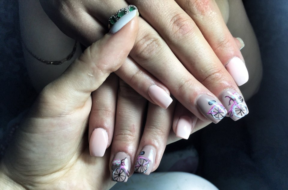 Маникюр с рисунком