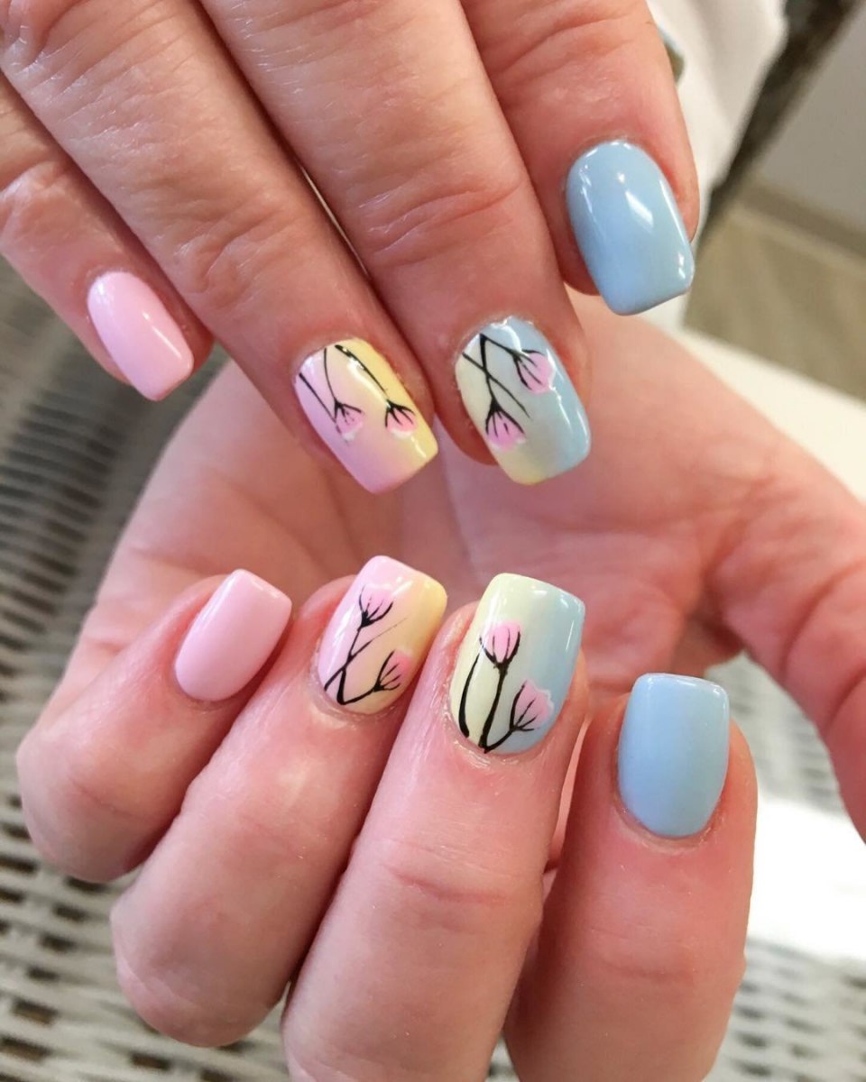 Маникюр с абстрактным рисунком