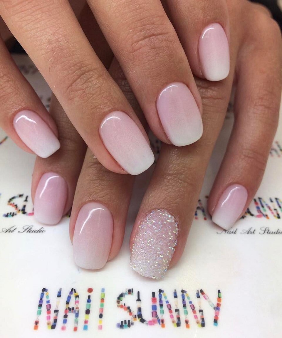 Нежно розовые ногти