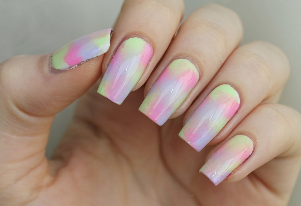 Маникюр разноцветный розовый