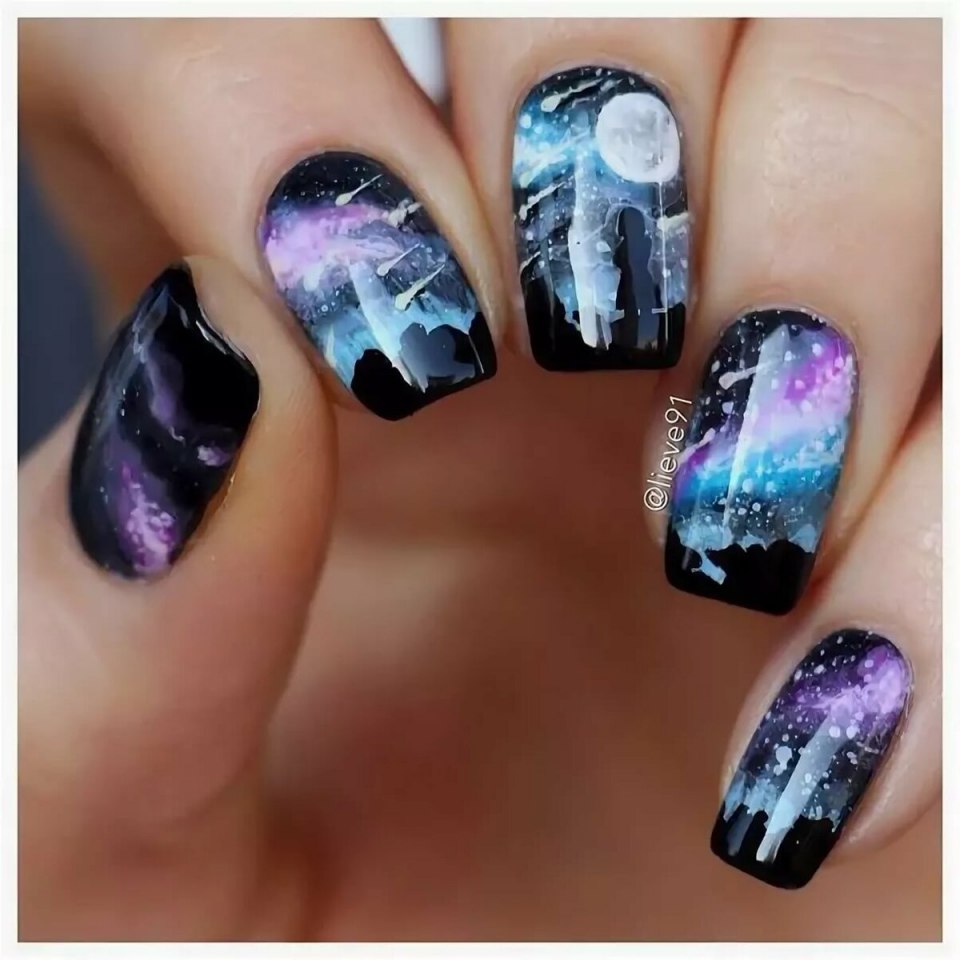 Космический маникюр