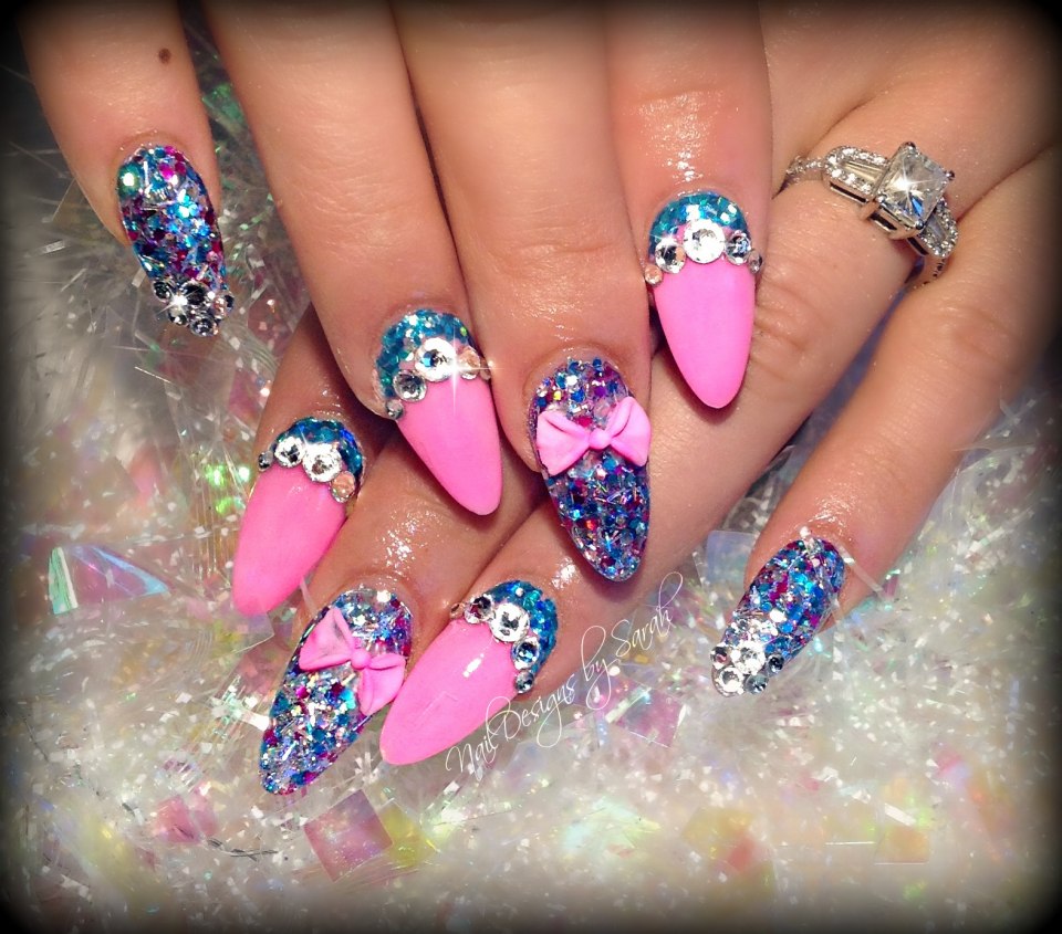 Новогодний маникюр Барби