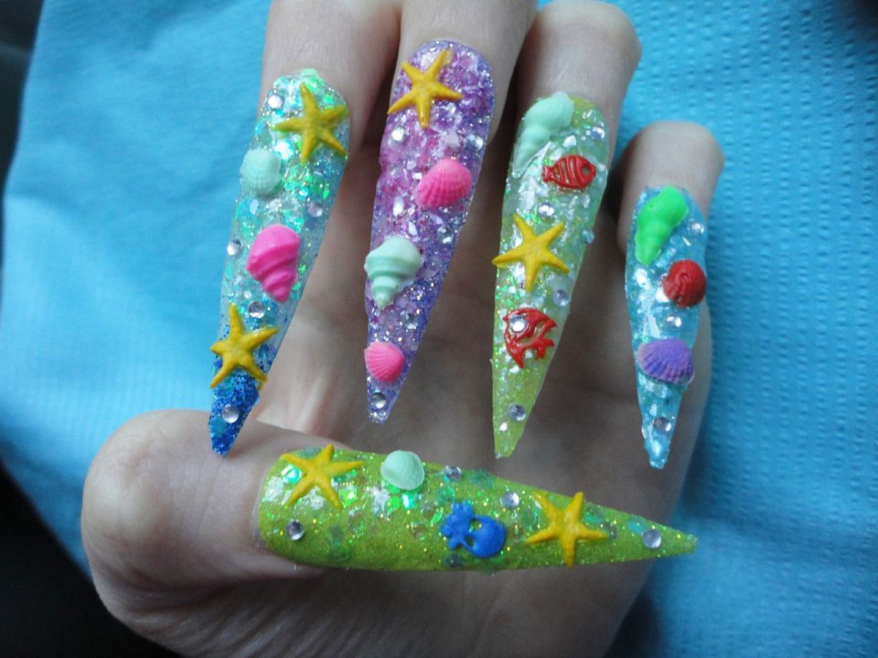 Необычная форма ногтей