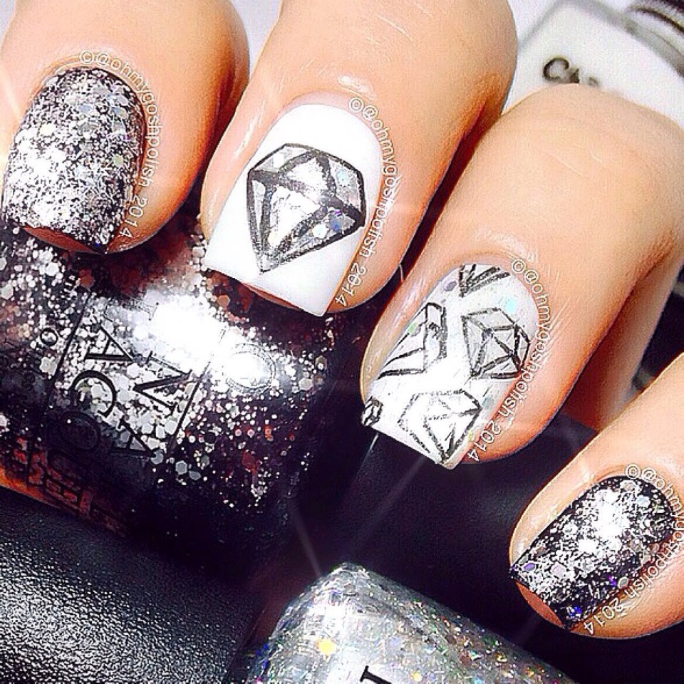 Маникюр с алмазом