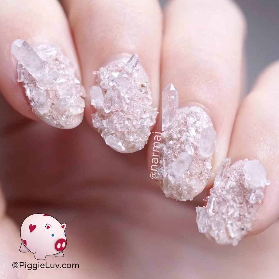 Кристаллики на ногтях