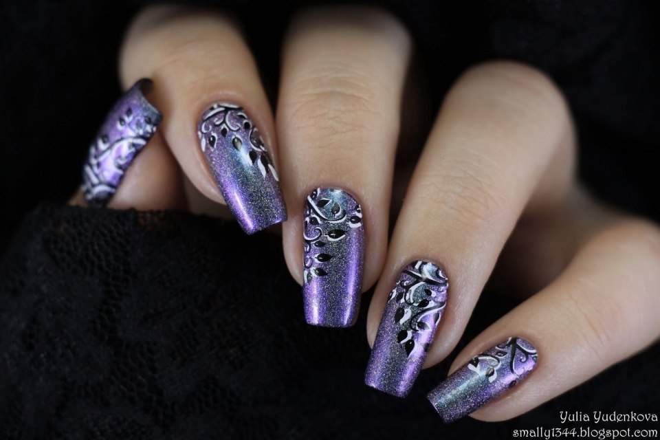 Маникюр с эффектом стекла