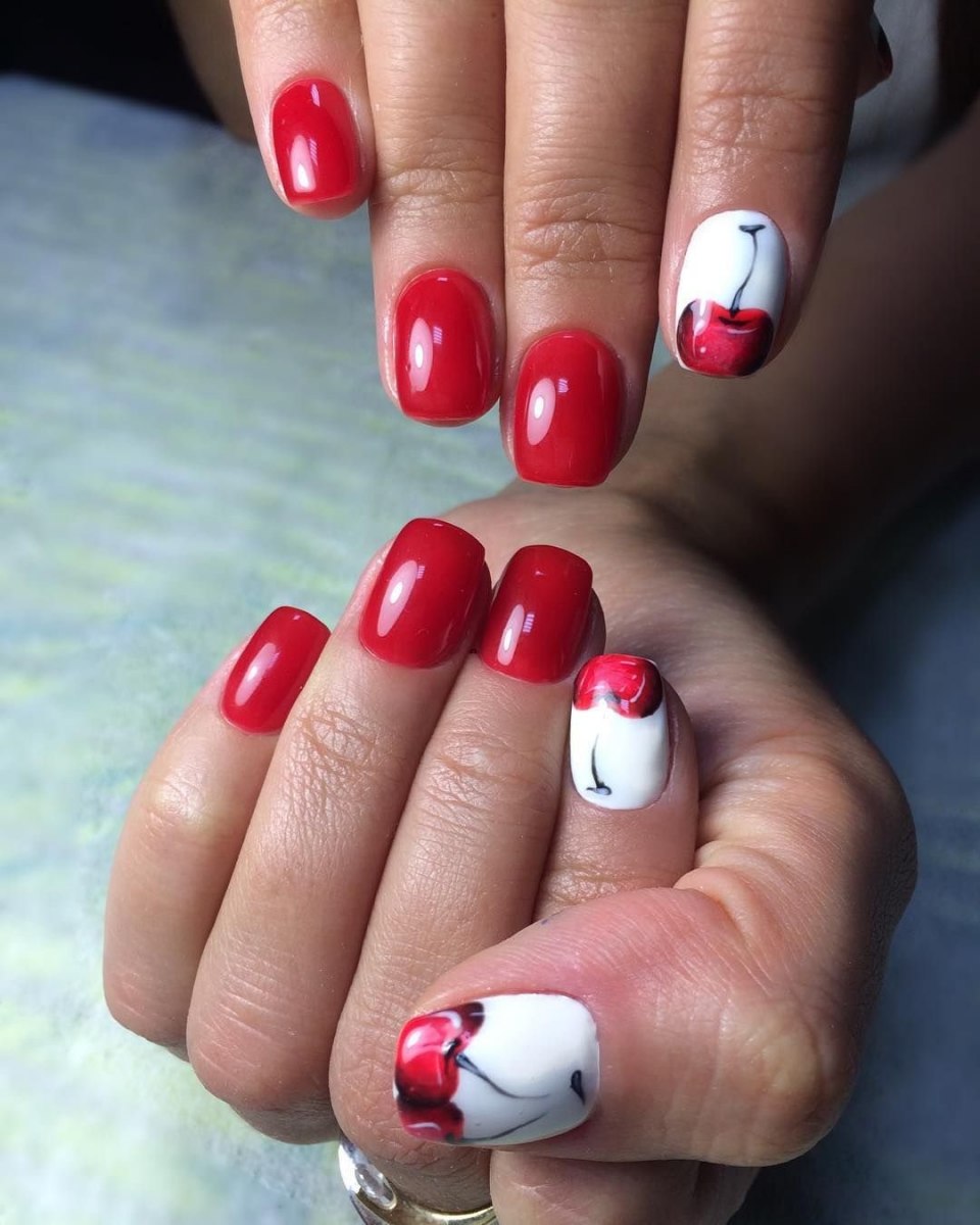 Французский маникюр с вишенкой