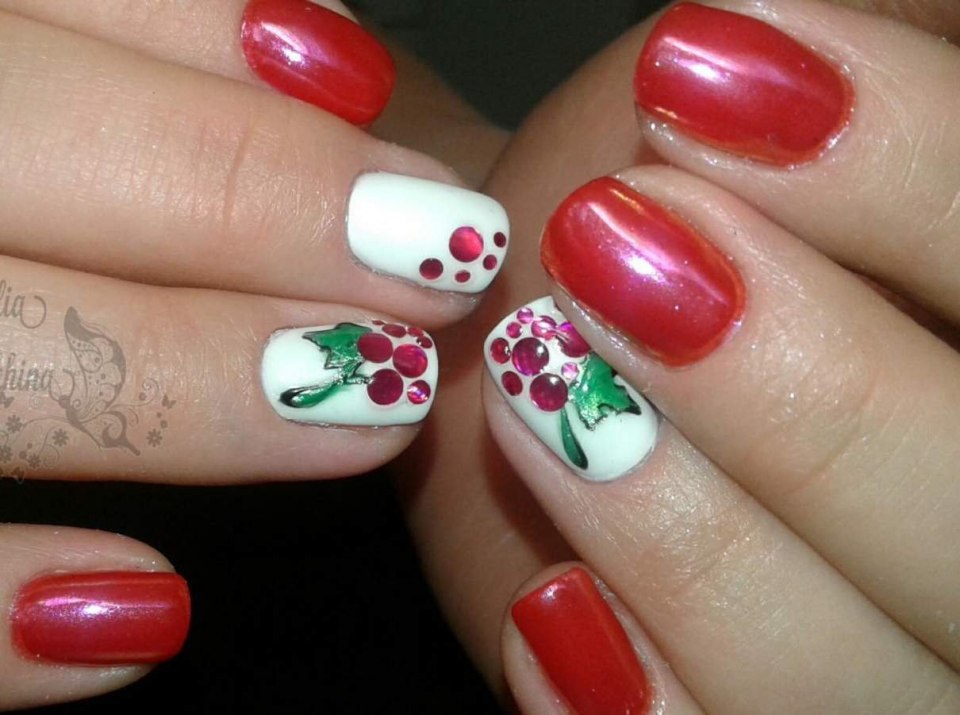 Дизайн ногтей красный с вишней