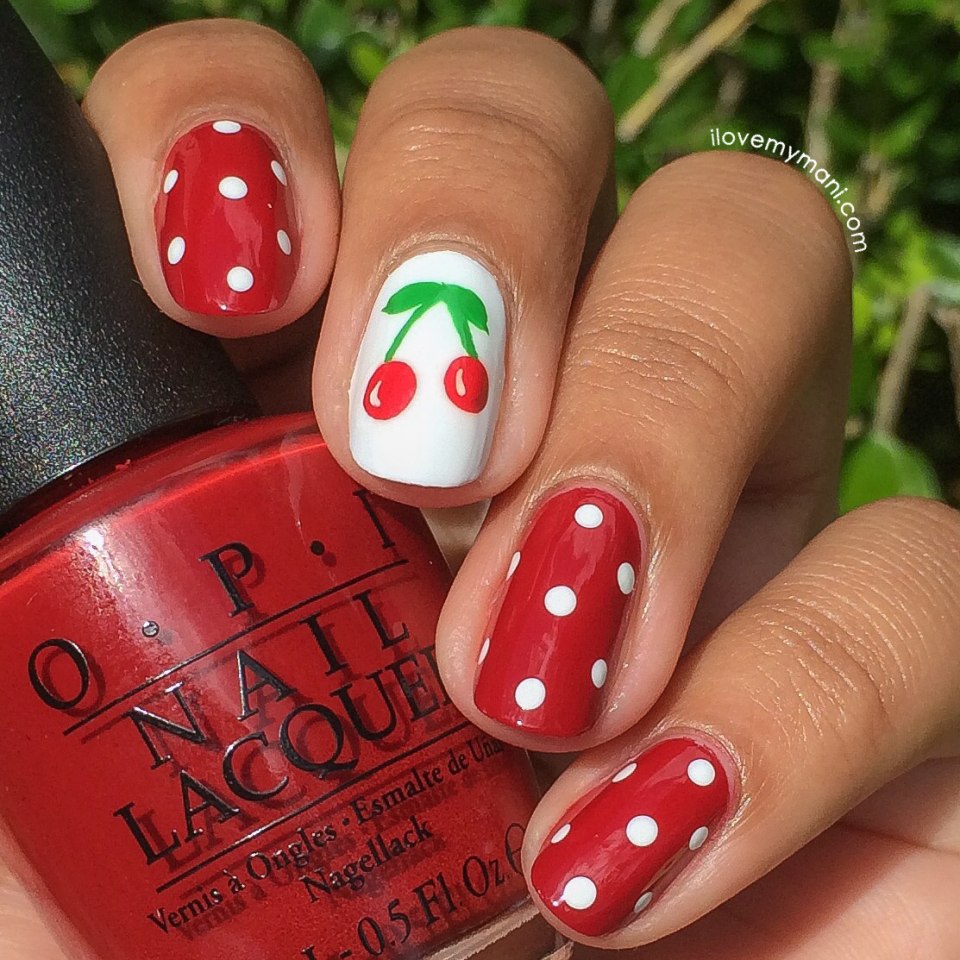 Маникюр с вишенками на короткие ногти