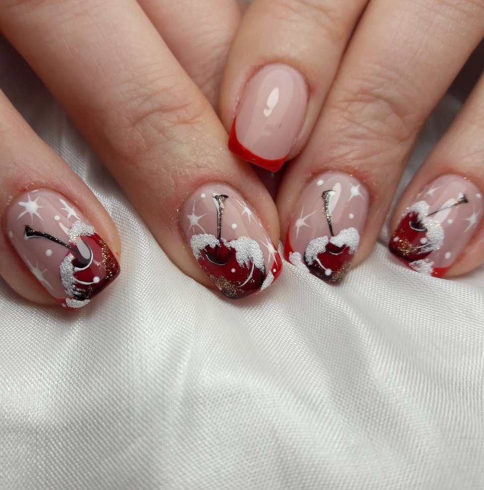 Ногти с вишенками