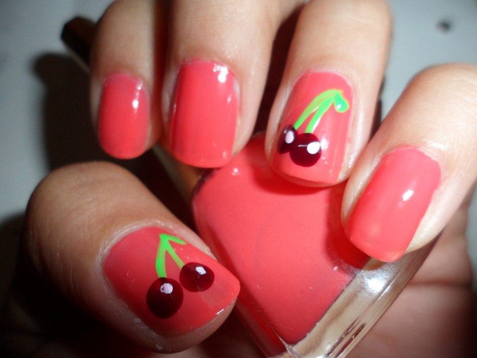 Маникюр на короткие ногти вишня