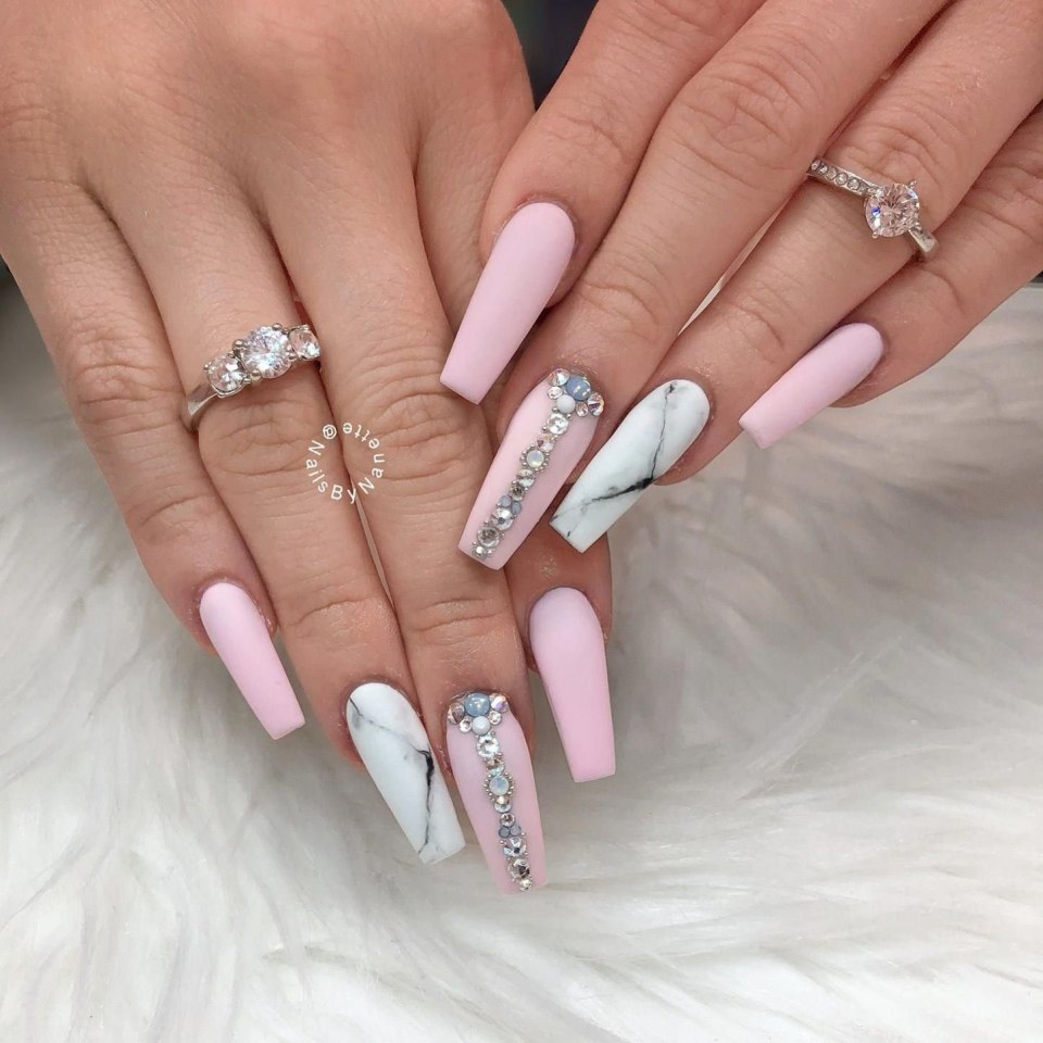 Маникюр на ногти балерина