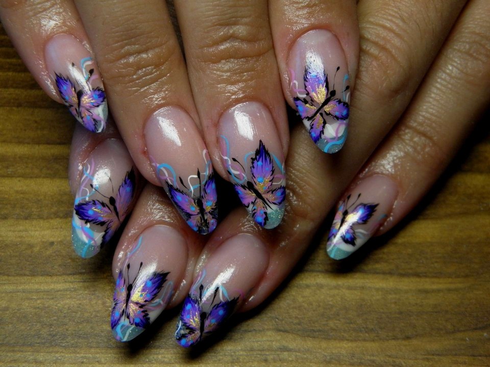 Аэрография на ногтях