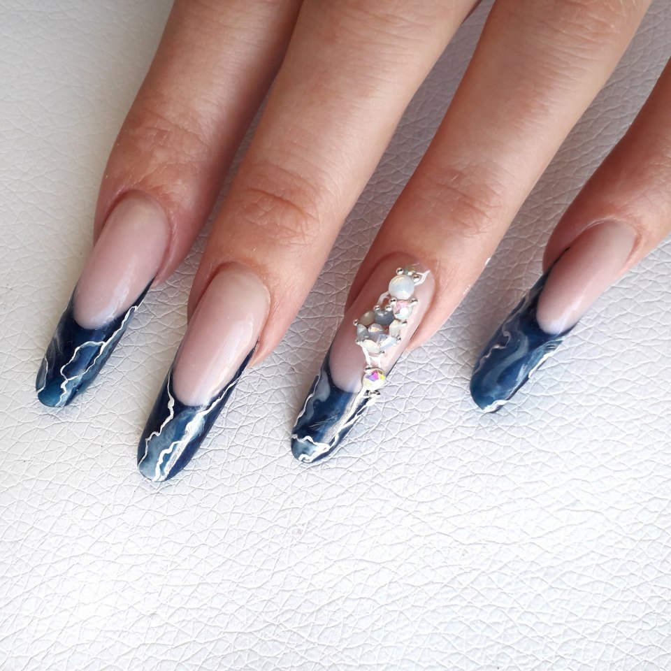 Маникюр в фэнтези тематике