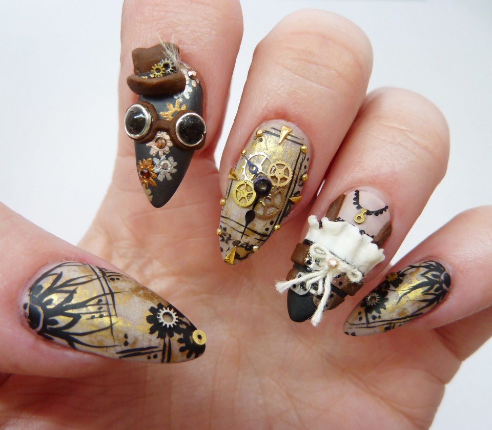 Французский маникюр на белом фоне