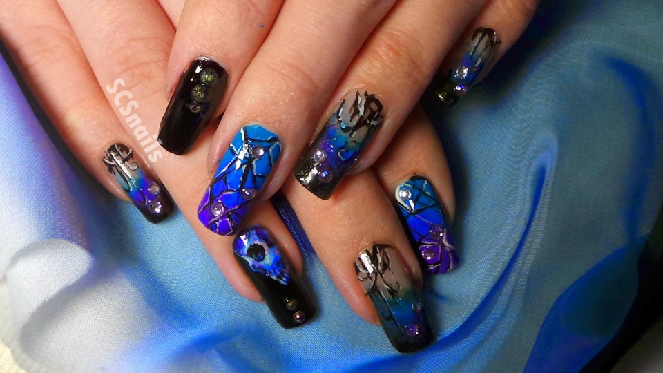 Синий маникюр фэнтези