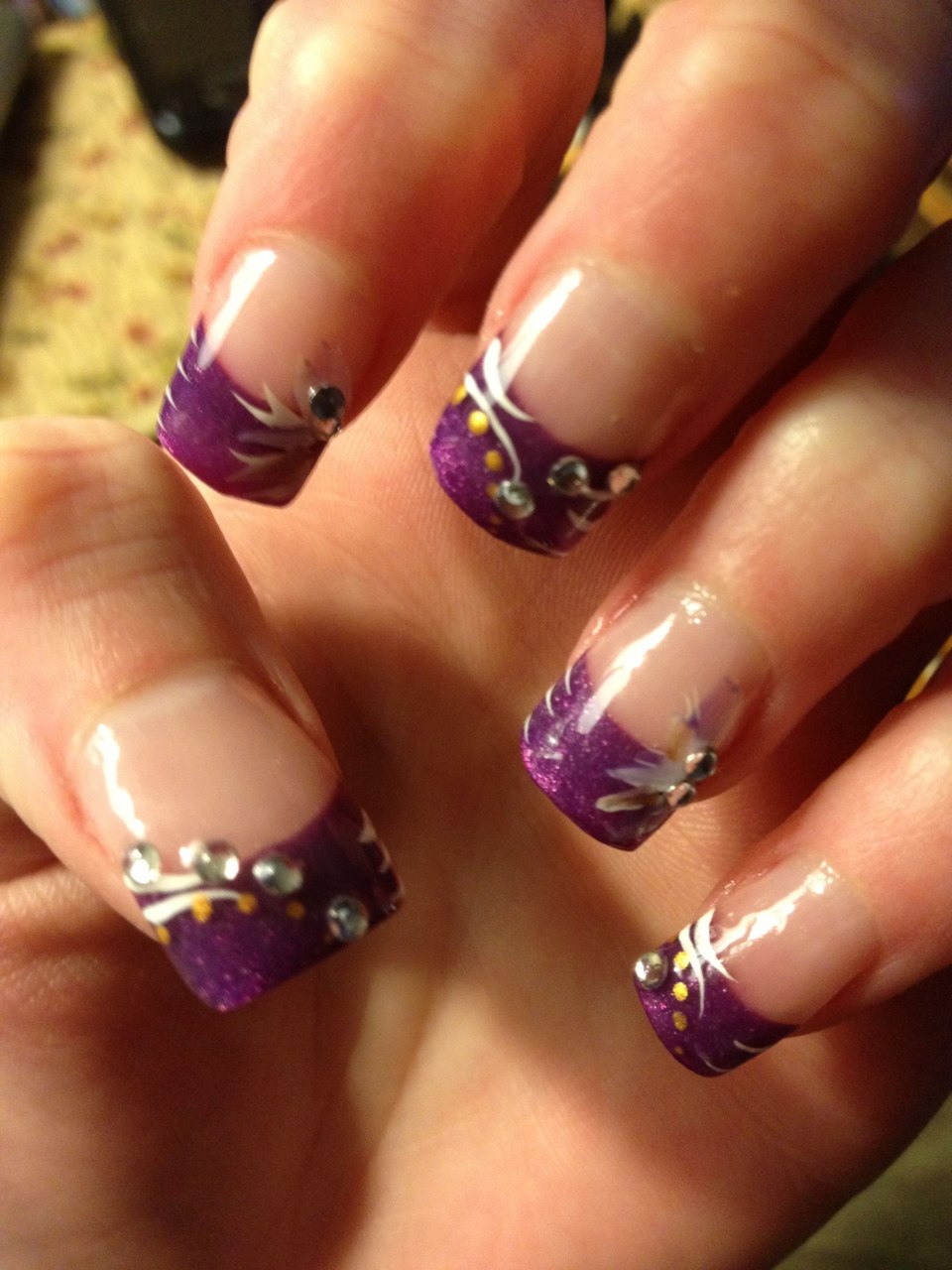 Ногти серебристый френч с узором