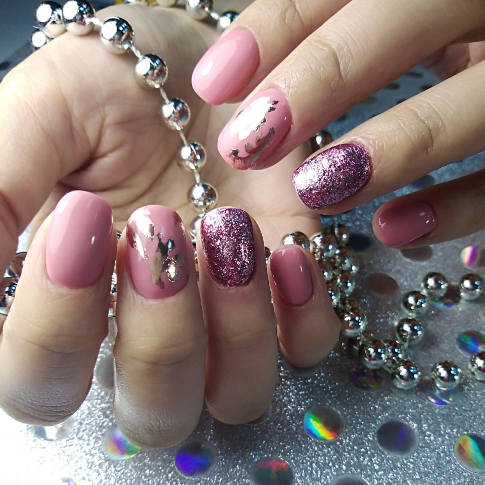 Маникюр с блестками гель лаком