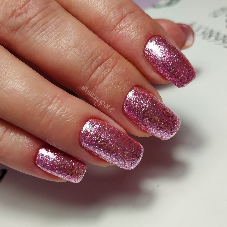 Ногти однотонные с блестками