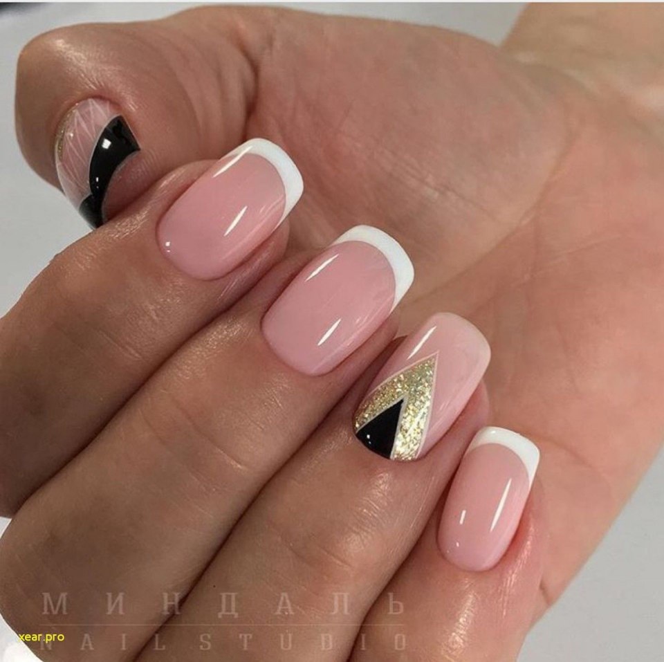 Маникюр осень френч классический