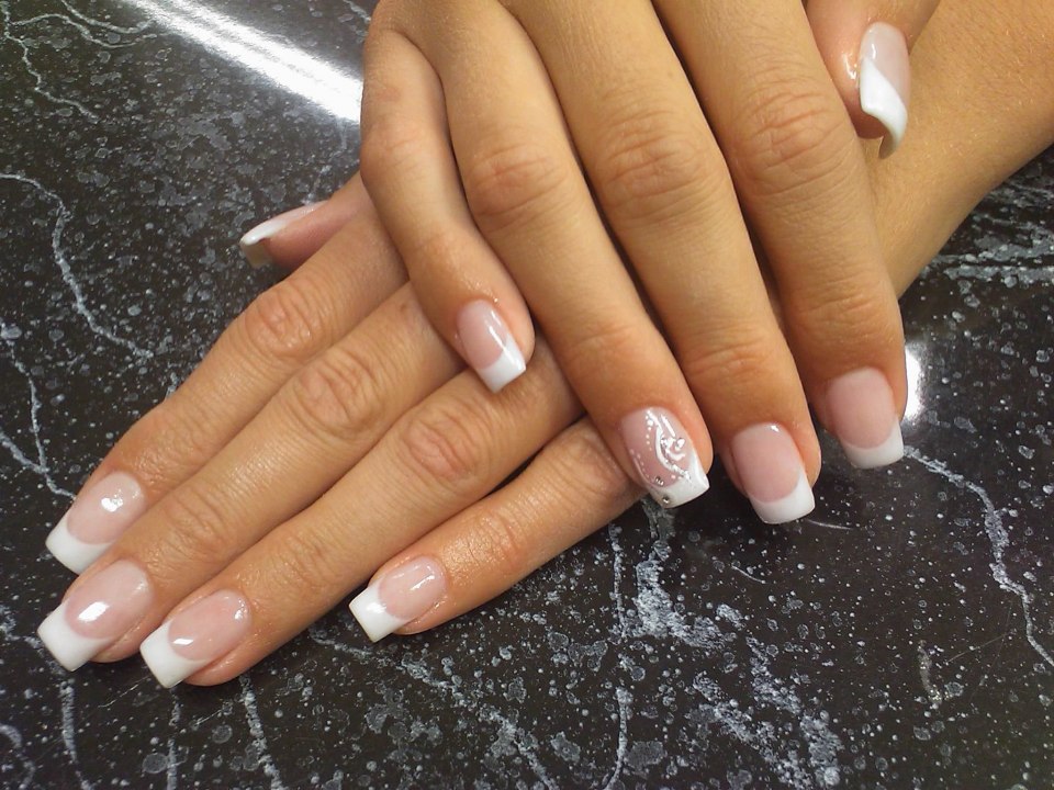 Наращивание френч белым гелем