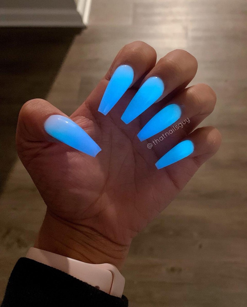 Ногти белая светоотражайка