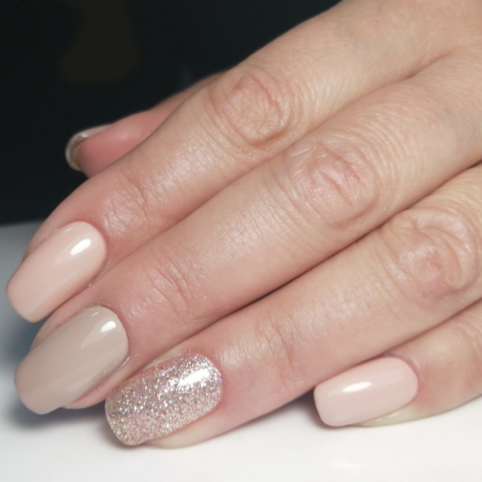 Маникюр на короткие ногти 2021 нюдовые