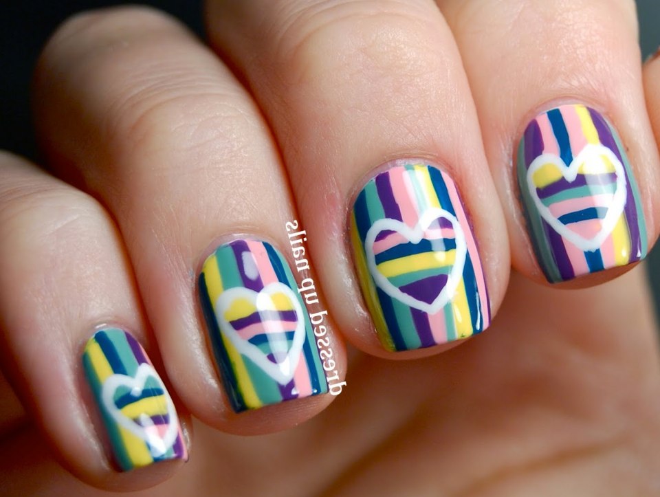 Полосатый маникюр
