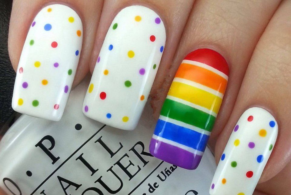 Фиолетовый маникюр с полосками