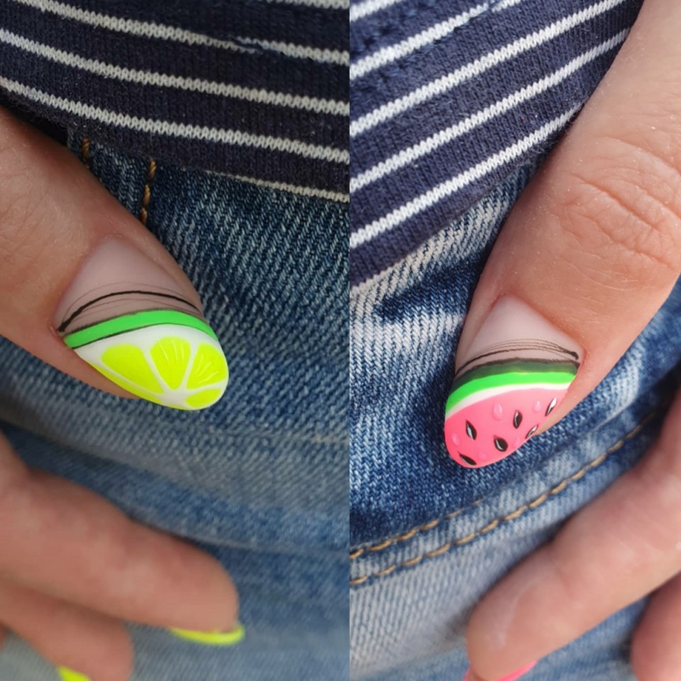 Маникюр 2021 разноцветные полоски