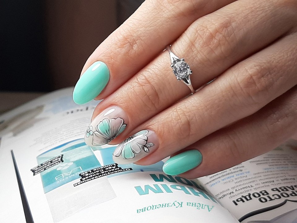 Нежный бирюзовый маникюр