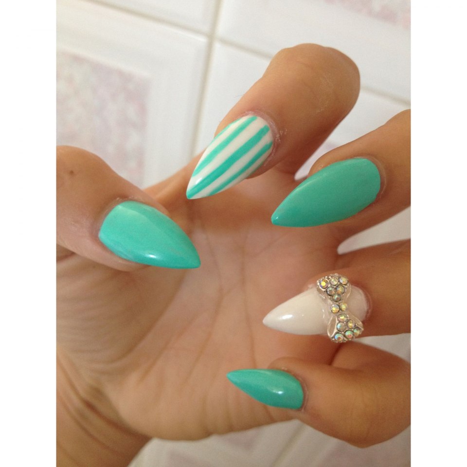 Ногти острые бирюзовые