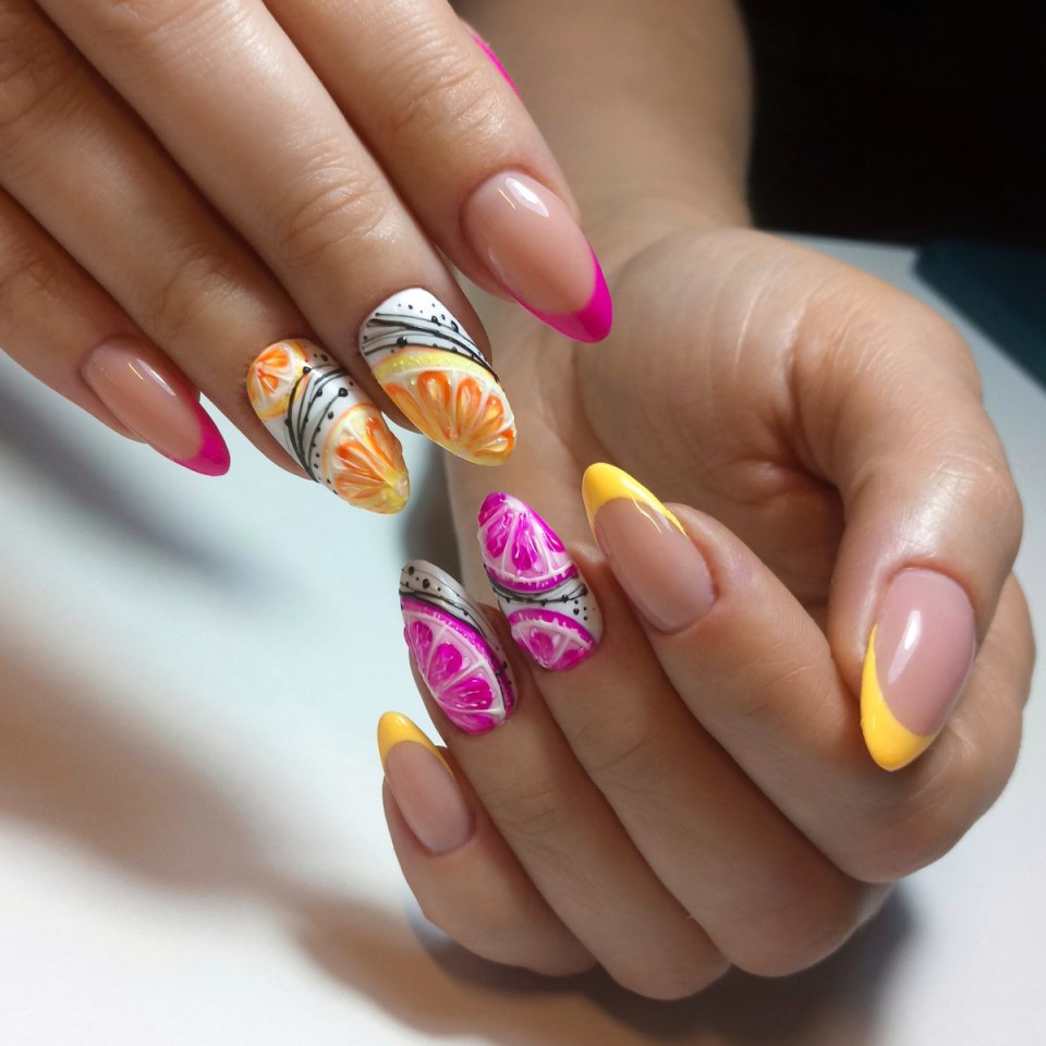 Жёлтый френч на ногтях