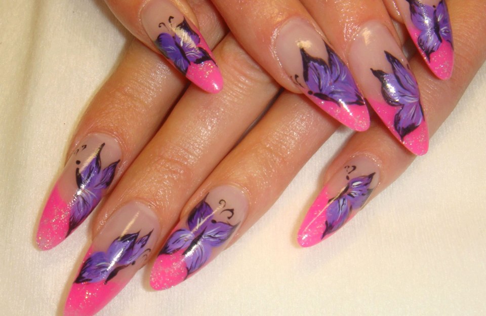 Нарощенные ногти с бабочками