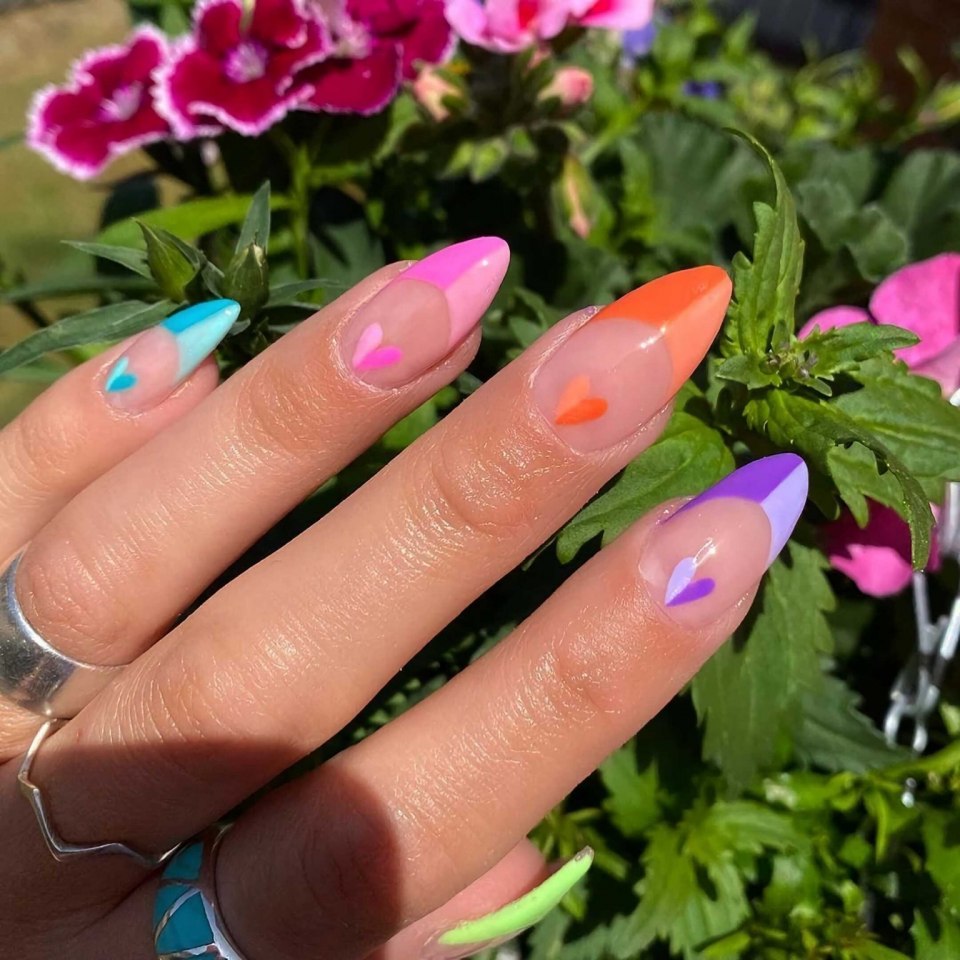 Французский маникюр миндалевидной формы маникюр миндаль