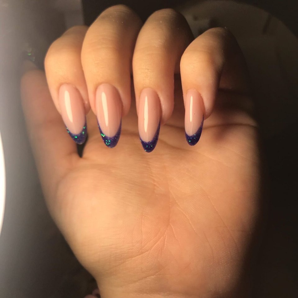 Ногти миндаль красный френч