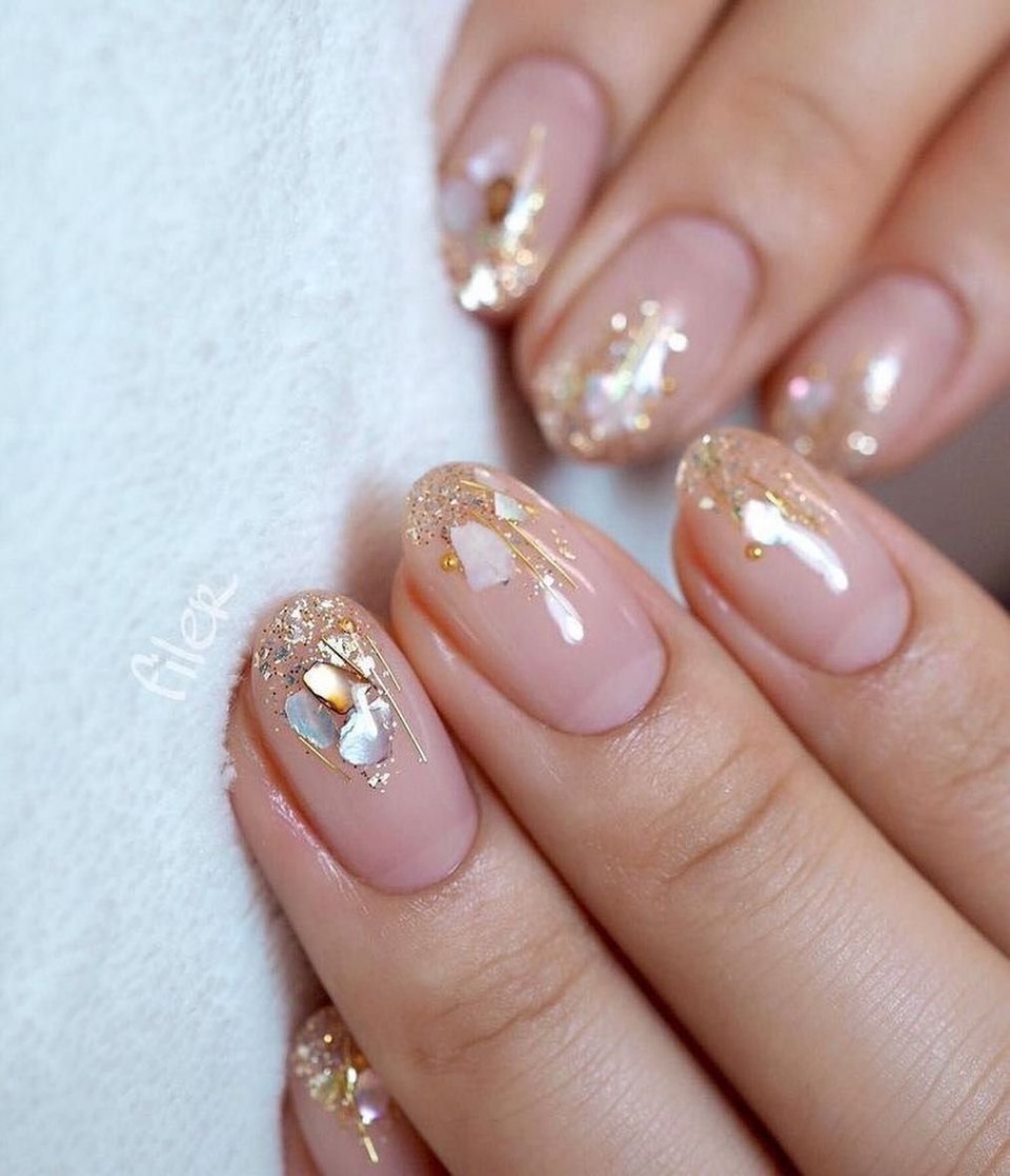 Ногти со снежинками и блестками