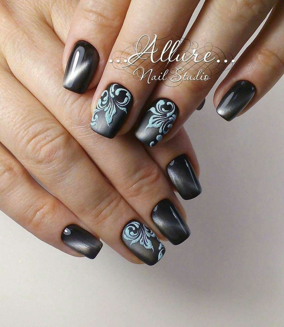 Темно-синий кошачий глаз маникюр