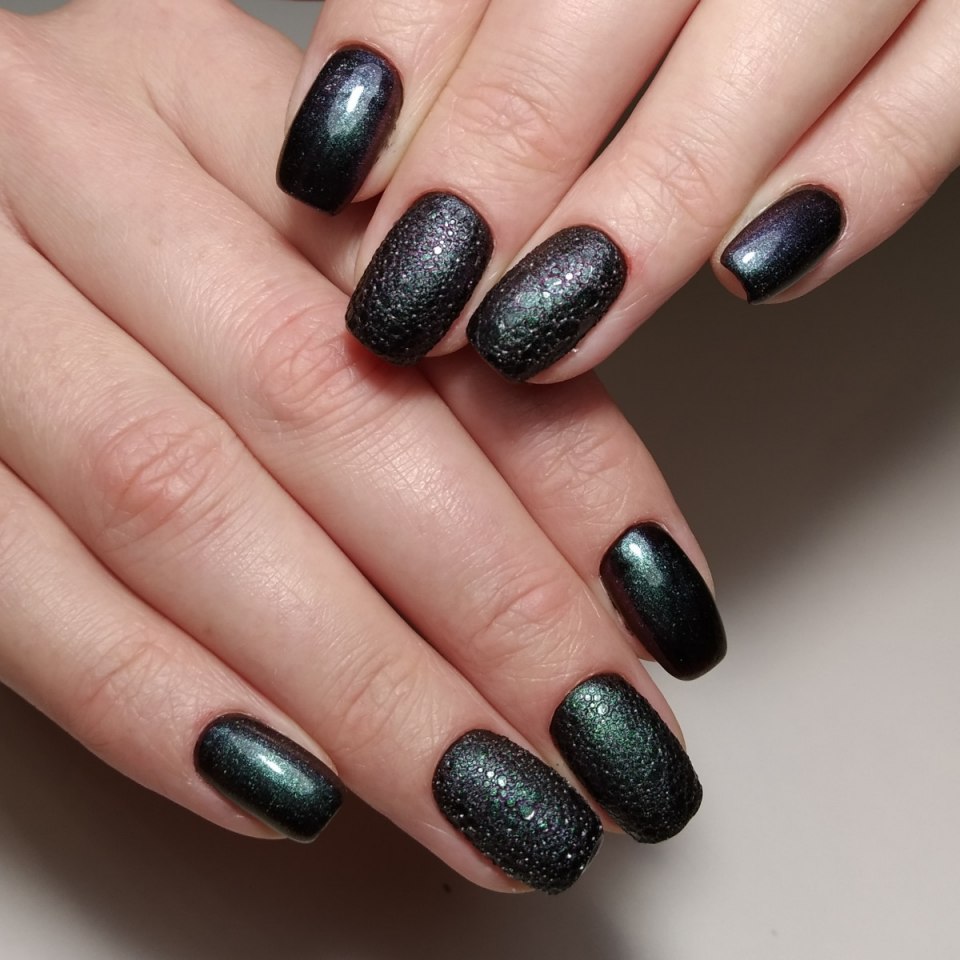 Маникюр кошачий глаз серебристый на черном