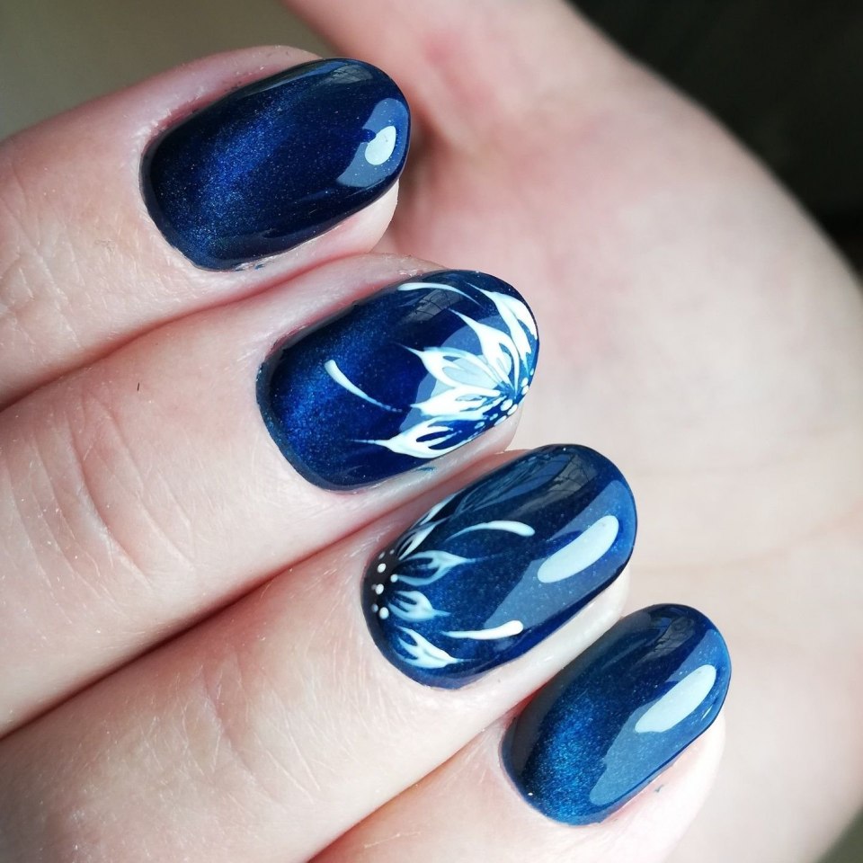 Маникюр кошачий глаз серый