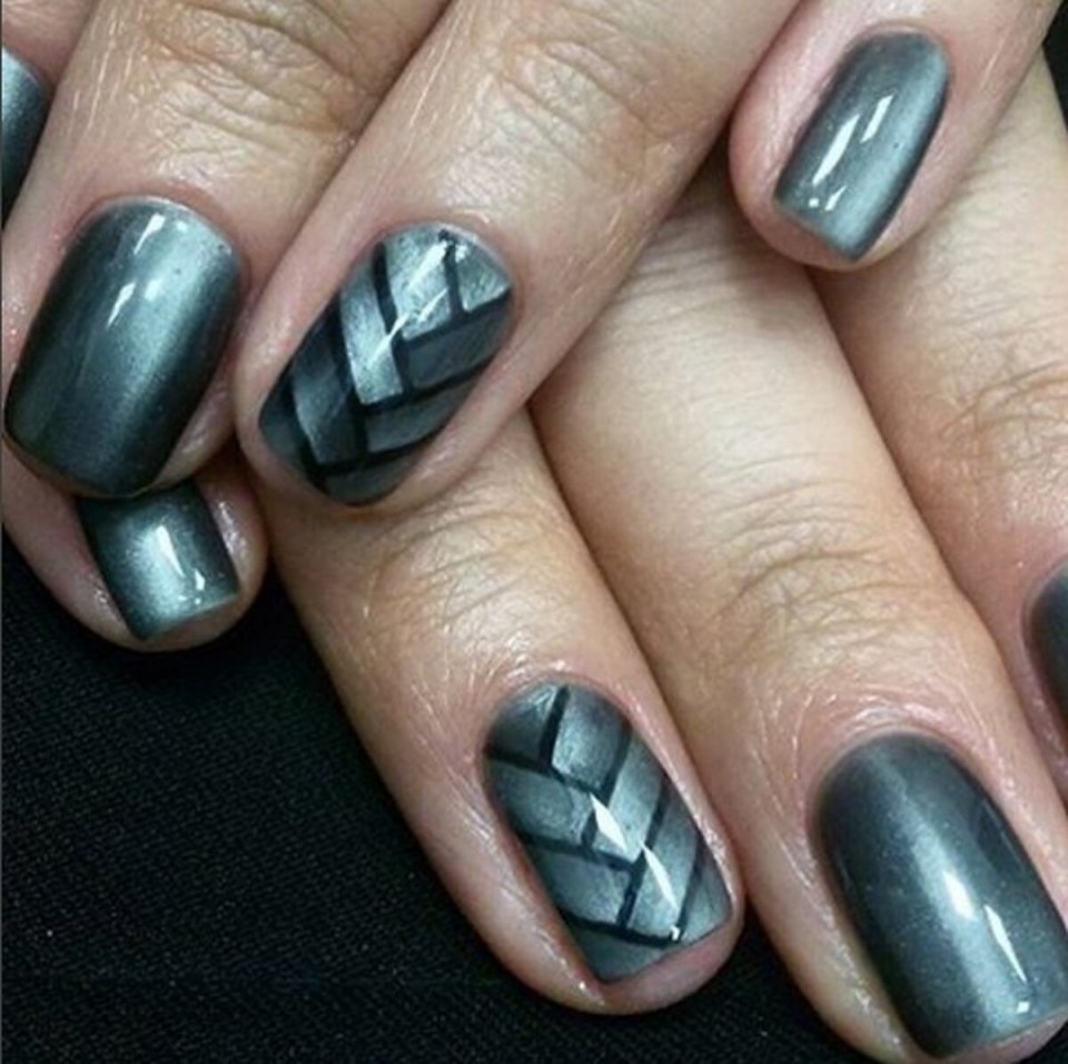 Маникюр серый кошачий глаз комбинированный