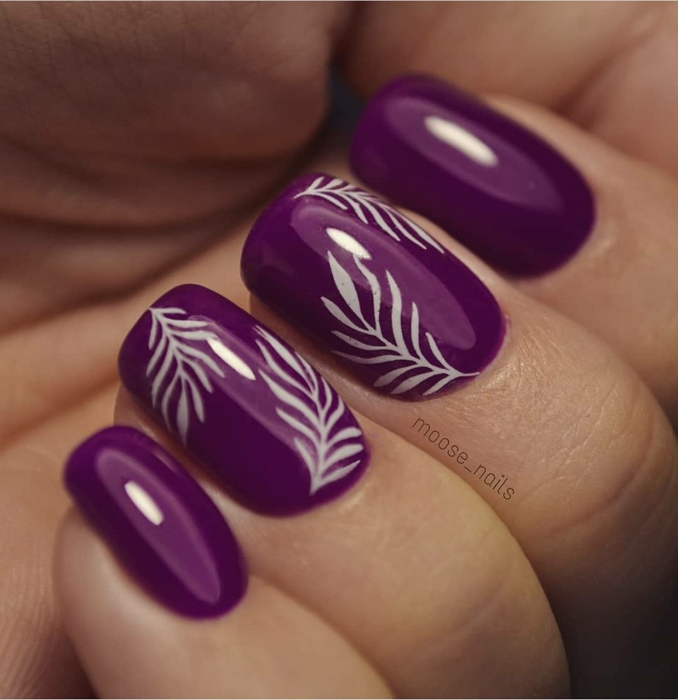 Фиолетовый маникюр 2021