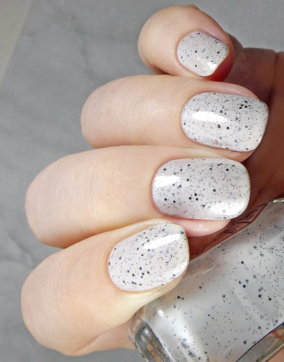 Лак белый с черной крошкой el Corazon