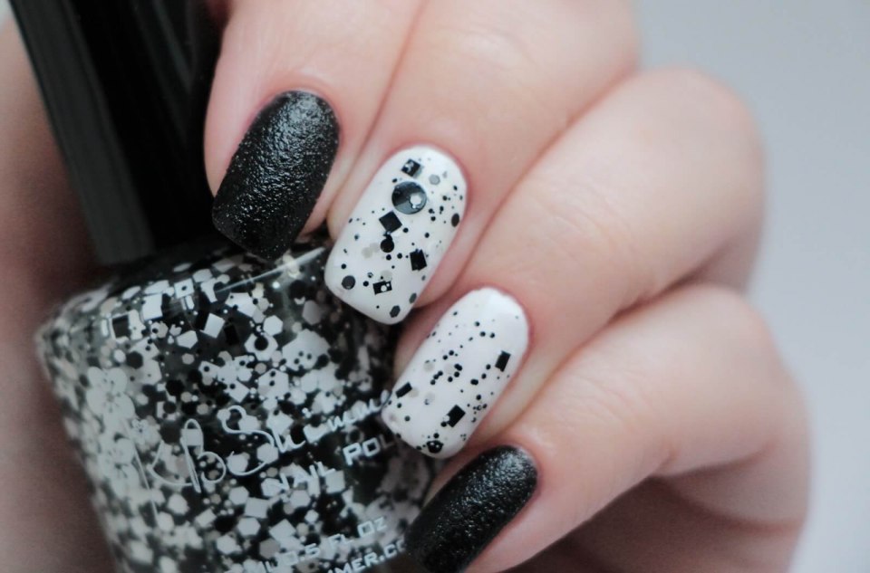 Черно белый маникюр