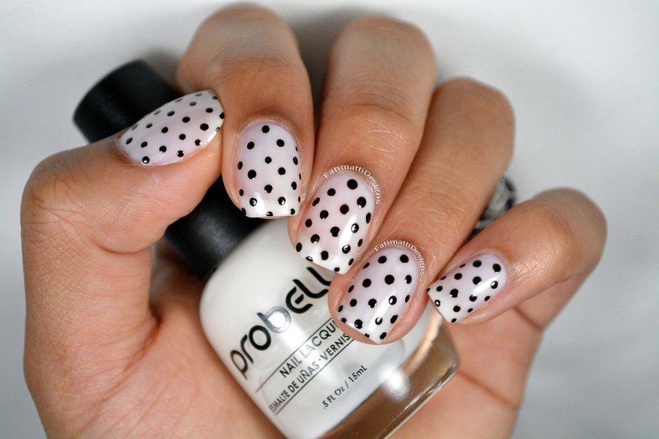 Красивый маникюр в горошек